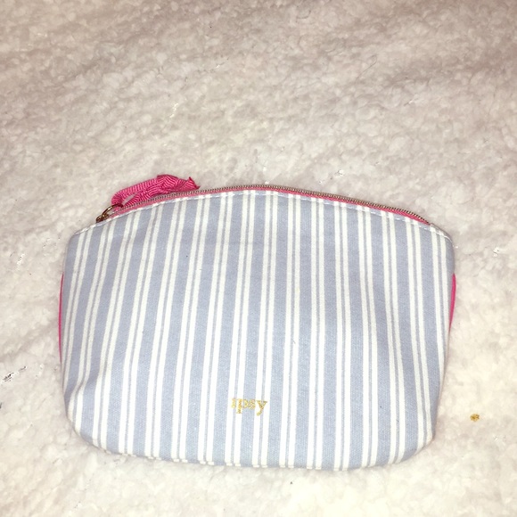 Ipsy Bag - Picture 1 of 1